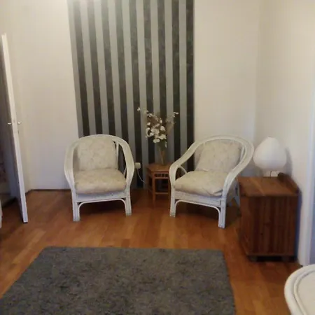 Apartament Afrika Gyongye Apartman *